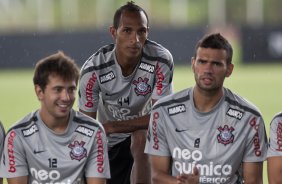 Everton Santos; Liedson e Leandro Castn durante o treino desta tarde no CT Joaquim Grava, no Parque Ecolgico do Tiete. O time se prepara para o jogo contra o Mogi Mirim, quinta-feira, dia 17/02, complementando a 4 rodada do Campeonato Paulista 2011