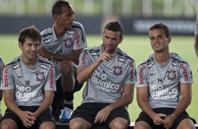 Everton Santos; Liedson; Leandro Castn e Morais durante o treino desta tarde no CT Joaquim Grava, no Parque Ecolgico do Tiete. O time se prepara para o jogo contra o Mogi Mirim, quinta-feira, dia 17/02, complementando a 4 rodada do Campeonato Paulista 2011