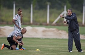 Liedson; Edno e Tite durante o treino desta tarde no CT Joaquim Grava, no Parque Ecolgico do Tiete. O time se prepara para o jogo contra o Mogi Mirim, quinta-feira, dia 17/02, complementando a 4 rodada do Campeonato Paulista 2011