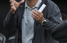 Tite durante o treino desta tarde no CT Joaquim Grava, no Parque Ecolgico do Tiete. O time se prepara para o jogo contra o Mogi Mirim, quinta-feira, dia 17/02, complementando a 4 rodada do Campeonato Paulista 2011