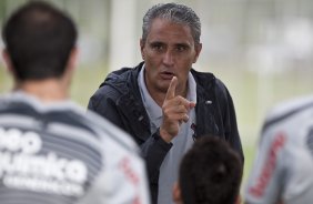 Tite durante o treino desta tarde no CT Joaquim Grava, no Parque Ecolgico do Tiete. O time se prepara para o jogo contra o Mogi Mirim, quinta-feira, dia 17/02, complementando a 4 rodada do Campeonato Paulista 2011