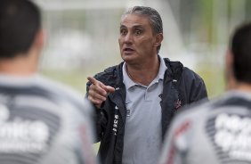 Tite durante o treino desta tarde no CT Joaquim Grava, no Parque Ecolgico do Tiete. O time se prepara para o jogo contra o Mogi Mirim, quinta-feira, dia 17/02, complementando a 4 rodada do Campeonato Paulista 2011