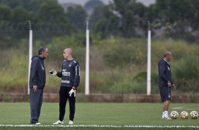 Tite; Julio Cesar e o preparador de goleiros Mauri Lima durante o treino desta tarde no CT Joaquim Grava, no Parque Ecolgico do Tiete. O time se prepara para o jogo contra o Mogi Mirim, quinta-feira, dia 17/02, complementando a 4 rodada do Campeonato Paulista 2011