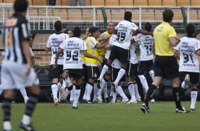 Comemorao do gol do Corinthians durante a partida entre Corinthians x Santos, vlida pela 9 rodada do Campeonato Paulista de 2011, realizada esta tarde no estdio do Pacaembu