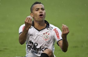 Durante a partida entre Corinthians x Santos, vlida pela 9 rodada do Campeonato Paulista de 2011, realizada esta tarde no estdio do Pacaembu