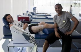 Elias, ex-jogador do Corinthians, visitou Chico, em tratamento na fisioterapia, durante o treino desta manh no CT Joaquim Grava, no Parque Ecolgico do Tiete. O time se prepara para o jogo contra o Grmio Prudente, sbado, dia 26/02, no Pacaembu, pela 10 rodada do Campeonato Paulista 2011