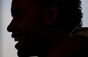 Silhueta de Dentinho durante o treino desta manh no CT Joaquim Grava, no Parque Ecolgico do Tiete. O time se prepara para o jogo contra o Grmio Prudente, sbado, dia 26/02, no Pacaembu, pela 10 rodada do Campeonato Paulista 2011