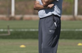 Tite durante o treino desta manh no CT Joaquim Grava, no Parque Ecolgico do Tiete. O time se prepara para o jogo contra o Grmio Prudente, sbado, dia 26/02, no Pacaembu, pela 10 rodada do Campeonato Paulista 2011