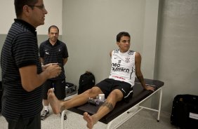 Fabio Santos nos vestiários antes da partida entre Corinthians x Grêmio Prudente/Presidente Prudente, válida pela 10ª rodada do Campeonato Paulista de 2011, realizada esta noite no estádio do Pacaembu