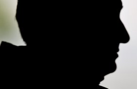 Silhueta do tcnico Tite durante o treino do Corinthians esta tarde no CT Joaquim Grava, Parque Ecolgico do Tiete. O time se prepara para o jogo contra o Linense, sbado, dia 05/03, no estdio Gilberto Lopes, em Lins/SP, pela 11 rodada do Campeonato Paulista 2011