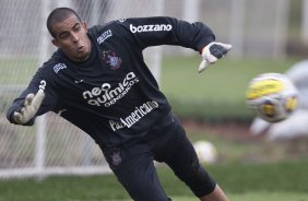 Danilo Fernandes durante o treino do Corinthians esta tarde no CT Joaquim Grava, Parque Ecolgico do Tiete. O time se prepara para o jogo contra o Linense, sbado, dia 05/03, no estdio Gilberto Lopes, em Lins/SP, pela 11 rodada do Campeonato Paulista 2011