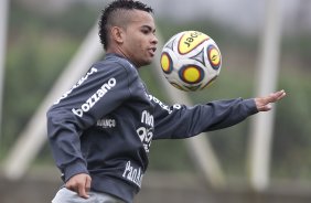 Dentinho durante o treino do Corinthians esta tarde no CT Joaquim Grava, Parque Ecolgico do Tiete. O time se prepara para o jogo contra o Linense, sbado, dia 05/03, no estdio Gilberto Lopes, em Lins/SP, pela 11 rodada do Campeonato Paulista 2011