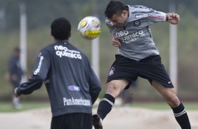 Leandro Castn durante o treino do Corinthians esta tarde no CT Joaquim Grava, Parque Ecolgico do Tiete. O time se prepara para o jogo contra o Linense, sbado, dia 05/03, no estdio Gilberto Lopes, em Lins/SP, pela 11 rodada do Campeonato Paulista 2011