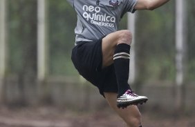 Leandro Castn durante o treino do Corinthians esta tarde no CT Joaquim Grava, Parque Ecolgico do Tiete. O time se prepara para o jogo contra o Linense, sbado, dia 05/03, no estdio Gilberto Lopes, em Lins/SP, pela 11 rodada do Campeonato Paulista 2011