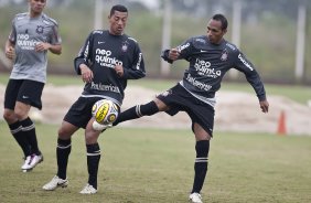 Leandro Castn; Ralf e Liedson durante o treino do Corinthians esta tarde no CT Joaquim Grava, Parque Ecolgico do Tiete. O time se prepara para o jogo contra o Linense, sbado, dia 05/03, no estdio Gilberto Lopes, em Lins/SP, pela 11 rodada do Campeonato Paulista 2011