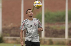 Dentinho do Corinthians durante treino realizado no CT Joaquim Grava