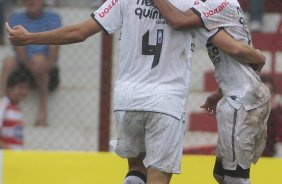 Liedson do Corinthians comemora após marca gol contra a equipe do Linense durante partida válida pelo Campeonato Paulista realizado no estádio Gilberto Lopes