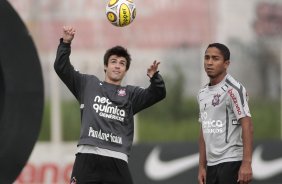 Nen Bonilha e Jorge Henrique do Corinthians durante treino realizado no CT Joaquim Grava