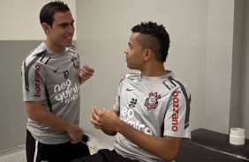 Bruno Cesar e Dentinho nos vestirios antes da partida entre Corinthians x Ponte Preta/Campinas, vlida pela 12 rodada do Campeonato Paulista de 2011, realizada esta noite no estdio do Pacaembu