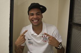 Dentinho mostra seu novo sorriso sem aparelho nos dentes, nos vestirios antes da partida entre Corinthians x Ponte Preta/Campinas, vlida pela 12 rodada do Campeonato Paulista de 2011, realizada esta noite no estdio do Pacaembu