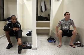 Liedson e Bruno Cesar nos vestirios antes da partida entre Corinthians x Ponte Preta/Campinas, vlida pela 12 rodada do Campeonato Paulista de 2011, realizada esta noite no estdio do Pacaembu