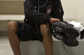Liedson, um dos artilheiros do Campeonato, nos vestirios antes da partida entre Corinthians x Ponte Preta/Campinas, vlida pela 12 rodada do Campeonato Paulista de 2011, realizada esta noite no estdio do Pacaembu