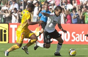 Otacilio e Morais durante a partida entre Mirassol x Corinthians, realizada esta tarde no estdio Jos Maria de Campos Maia, em Mirassol/SP, pela 13 rodada do Campeonato Paulista 2011