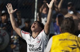 William comemora seu primeiro gol durante a partida entre Mirassol x Corinthians, realizada esta tarde no estádio José Maria de Campos Maia, em Mirassol/SP, pela 13ª rodada do Campeonato Paulista 2011