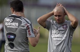 Chico e Alessandro durante o treino do Corinthians realizado esta tarde no CT Joaquim Grava, Parque Ecolgico do Tiete. O time se prepara para o jogo contra o Oeste, amanh, 4a. feira dia 23/03, no estdio do Pacaembu, pela 15 rodada do Campeonato Paulista 2011