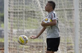 Dentinho durante o treino do Corinthians realizado esta tarde no CT Joaquim Grava, Parque Ecolgico do Tiete. O time se prepara para o jogo contra o Oeste, amanh, 4a. feira dia 23/03, no estdio do Pacaembu, pela 15 rodada do Campeonato Paulista 2011