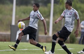 Jorge Henrique e Liedson durante o treino do Corinthians realizado esta tarde no CT Joaquim Grava, Parque Ecolgico do Tiete. O time se prepara para o jogo contra o Oeste, amanh, 4a. feira dia 23/03, no estdio do Pacaembu, pela 15 rodada do Campeonato Paulista 2011