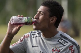 Paulinho durante o treino do Corinthians realizado esta tarde no CT Joaquim Grava, Parque Ecolgico do Tiete. O time se prepara para o jogo contra o Oeste, amanh, 4a. feira dia 23/03, no estdio do Pacaembu, pela 15 rodada do Campeonato Paulista 2011