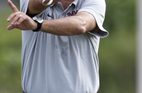 Tite durante o treino do Corinthians realizado esta tarde no CT Joaquim Grava, Parque Ecolgico do Tiete. O time se prepara para o jogo contra o Oeste, amanh, 4a. feira dia 23/03, no estdio do Pacaembu, pela 15 rodada do Campeonato Paulista 2011