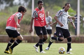 Willian; Paulinho e Liedson durante o treino do Corinthians realizado esta tarde no CT Joaquim Grava, Parque Ecolgico do Tiete. O time se prepara para o jogo contra o Oeste, amanh, 4a. feira dia 23/03, no estdio do Pacaembu, pela 15 rodada do Campeonato Paulista 2011