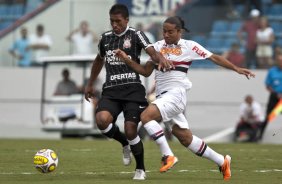 Carlinhos Paraiba e Paulinho(e) durante a partida entre So Paulo x Corinthians, realizada esta tarde no estdio Arena de Barueri, pela 16 rodada do Campeonato Paulista 2011