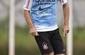 Alessandro durante o treino do Corinthians realizado esta manh no CT Joaquim Grava, Parque Ecolgico do Tiete. O time se prepara para o jogo contra o Botafogo/RP, domingo dia 03/04/2011, no estdio Santa Cruz em Ribeiro Preto, pela 17 rodada do Campeonato Paulista 2011