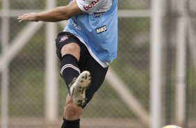 Alessandro durante o treino do Corinthians realizado esta manh no CT Joaquim Grava, Parque Ecolgico do Tiete. O time se prepara para o jogo contra o Botafogo/RP, domingo dia 03/04/2011, no estdio Santa Cruz em Ribeiro Preto, pela 17 rodada do Campeonato Paulista 2011