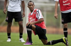 Liedson durante o treino do Corinthians realizado esta manh no CT Joaquim Grava, Parque Ecolgico do Tiete. O time se prepara para o jogo contra o Botafogo/RP, domingo dia 03/04/2011, no estdio Santa Cruz em Ribeiro Preto, pela 17 rodada do Campeonato Paulista 2011