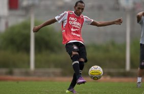 Liedson durante o treino do Corinthians realizado esta manh no CT Joaquim Grava, Parque Ecolgico do Tiete. O time se prepara para o jogo contra o Botafogo/RP, domingo dia 03/04/2011, no estdio Santa Cruz em Ribeiro Preto, pela 17 rodada do Campeonato Paulista 2011