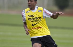 Luis Ramirez durante o treino do Corinthians realizado esta manh no CT Joaquim Grava, Parque Ecolgico do Tiete. O time se prepara para o jogo contra o Botafogo/RP, domingo dia 03/04/2011, no estdio Santa Cruz em Ribeiro Preto, pela 17 rodada do Campeonato Paulista 2011