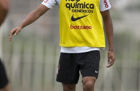 Luis Ramirez durante o treino do Corinthians realizado esta manh no CT Joaquim Grava, Parque Ecolgico do Tiete. O time se prepara para o jogo contra o Botafogo/RP, domingo dia 03/04/2011, no estdio Santa Cruz em Ribeiro Preto, pela 17 rodada do Campeonato Paulista 2011