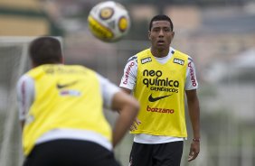 Luis Ramirez durante o treino do Corinthians realizado esta manh no CT Joaquim Grava, Parque Ecolgico do Tiete. O time se prepara para o jogo contra o Botafogo/RP, domingo dia 03/04/2011, no estdio Santa Cruz em Ribeiro Preto, pela 17 rodada do Campeonato Paulista 2011