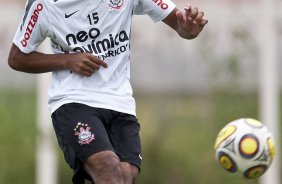 Paulinho durante o treino do Corinthians realizado esta manh no CT Joaquim Grava, Parque Ecolgico do Tiete. O time se prepara para o jogo contra o Botafogo/RP, domingo dia 03/04/2011, no estdio Santa Cruz em Ribeiro Preto, pela 17 rodada do Campeonato Paulista 2011