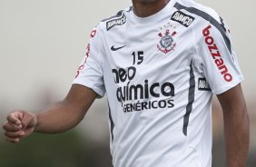 Paulinho durante o treino do Corinthians realizado esta manh no CT Joaquim Grava, Parque Ecolgico do Tiete. O time se prepara para o jogo contra o Botafogo/RP, domingo dia 03/04/2011, no estdio Santa Cruz em Ribeiro Preto, pela 17 rodada do Campeonato Paulista 2011