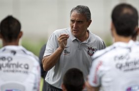 Tite durante o treino do Corinthians realizado esta manh no CT Joaquim Grava, Parque Ecolgico do Tiete. O time se prepara para o jogo contra o Botafogo/RP, domingo dia 03/04/2011, no estdio Santa Cruz em Ribeiro Preto, pela 17 rodada do Campeonato Paulista 2011