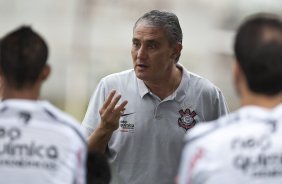 Tite durante o treino do Corinthians realizado esta manh no CT Joaquim Grava, Parque Ecolgico do Tiete. O time se prepara para o jogo contra o Botafogo/RP, domingo dia 03/04/2011, no estdio Santa Cruz em Ribeiro Preto, pela 17 rodada do Campeonato Paulista 2011