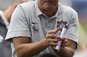 Tite durante o treino do Corinthians realizado esta manh no CT Joaquim Grava, Parque Ecolgico do Tiete. O time se prepara para o jogo contra o Botafogo/RP, domingo dia 03/04/2011, no estdio Santa Cruz em Ribeiro Preto, pela 17 rodada do Campeonato Paulista 2011