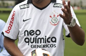 O atacante Adriano foi apresentado hoje pelo Corinthians, como o mais novo reforco para 2011, antes do treino desta tarde no CT Joaquim Grava, Parque Ecológico do Tiete. O time se prepara para o jogo contra o Botafogo/RP, domingo dia 03/04/2011, no estádio Santa Cruz em Ribeirão Preto, pela 17ª rodada do Campeonato Paulista 2011