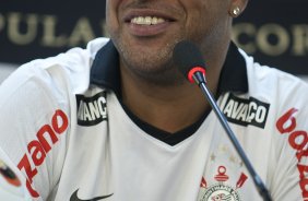 O atacante Adriano foi apresentado hoje pelo Corinthians, como o mais novo reforco para 2011, antes do treino desta tarde no CT Joaquim Grava, Parque Ecolgico do Tiete. O time se prepara para o jogo contra o Botafogo/RP, domingo dia 03/04/2011, no estdio Santa Cruz em Ribeiro Preto, pela 17 rodada do Campeonato Paulista 2011