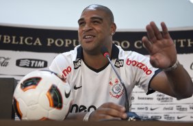 O atacante Adriano foi apresentado hoje pelo Corinthians, como o mais novo reforco para 2011, antes do treino desta tarde no CT Joaquim Grava, Parque Ecolgico do Tiete. O time se prepara para o jogo contra o Botafogo/RP, domingo dia 03/04/2011, no estdio Santa Cruz em Ribeiro Preto, pela 17 rodada do Campeonato Paulista 2011